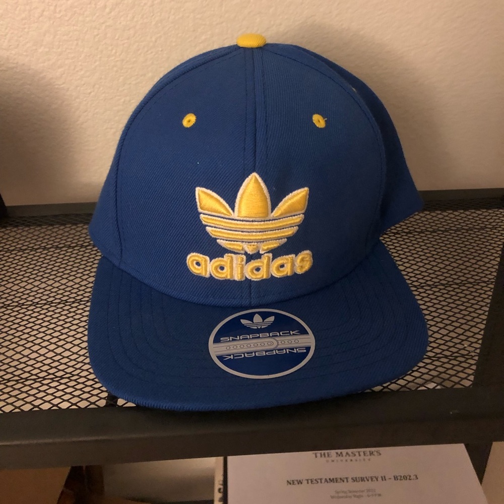 Adidas snap back hat